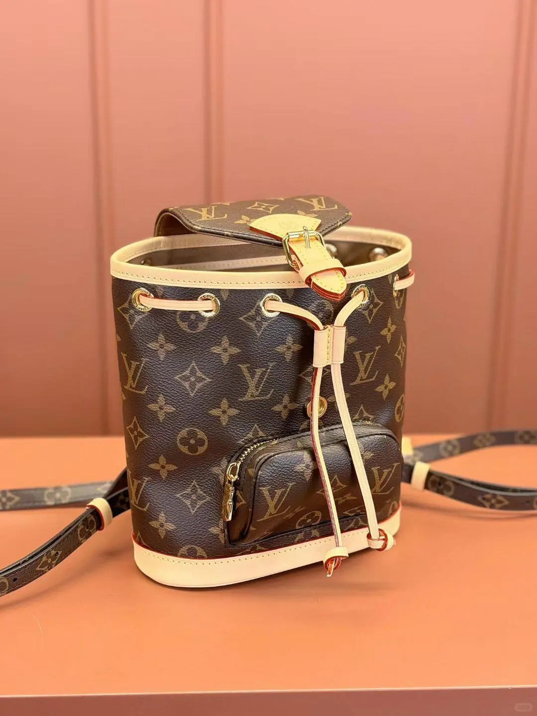 The LV Pochette Métis Monogram bag with its retro postman design.
