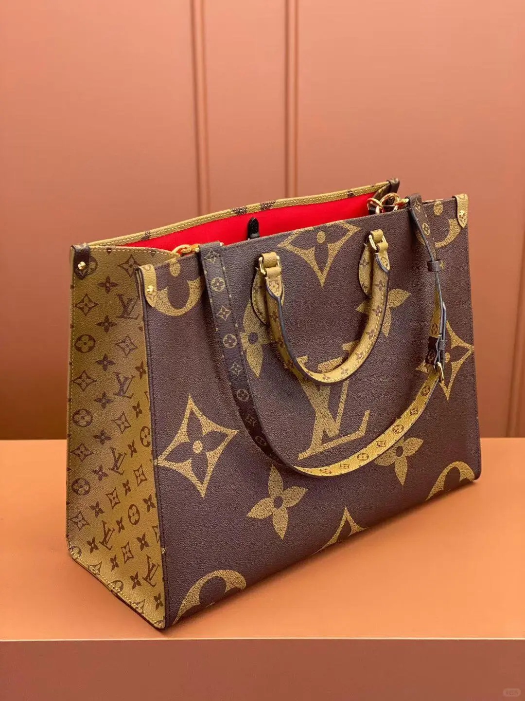 Discover timeless LV Monogram must-haves! Explore 9 classic bags worth investing in, including the iconic Speedy 25 and the ultimate Neverfull tote. Find your perfect LV Monogram handbag today!